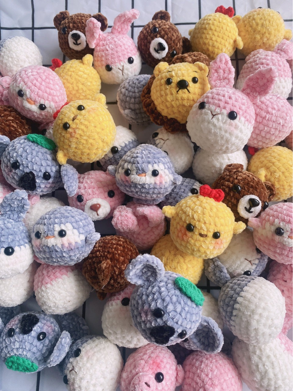 [Blind Box] 3 Crochet Accessories + 2 DIY Plush Pet, Hand-woven edelweiss cartoon animal head finished product rabbit pendant