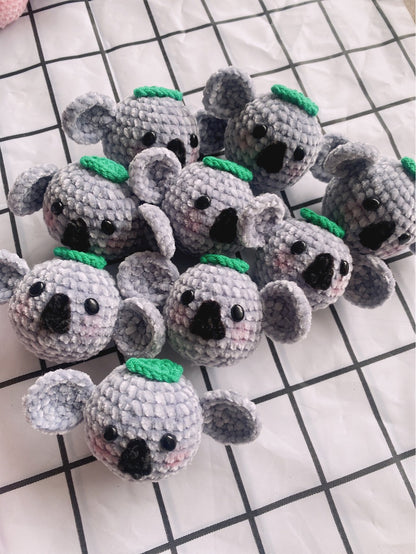 [Blind Box] 3 Crochet Accessories + 2 DIY Plush Pet, Hand-woven edelweiss cartoon animal head finished product rabbit pendant